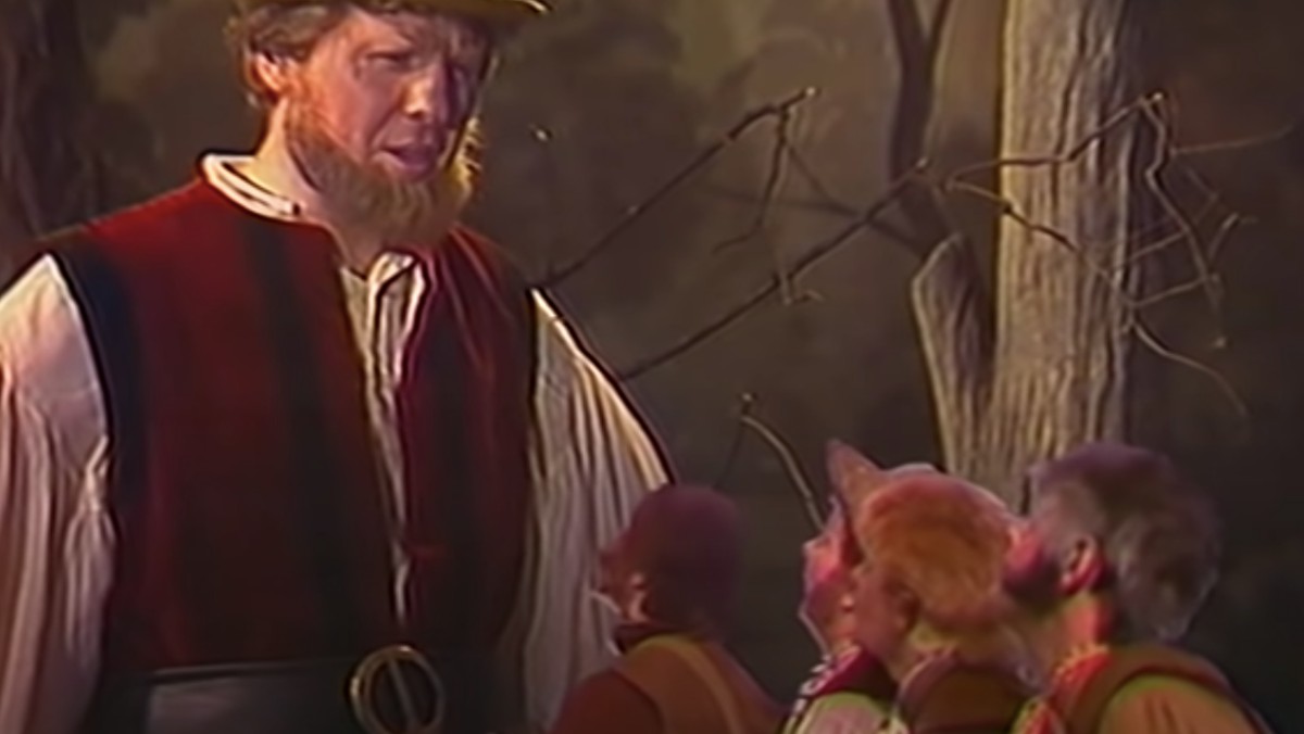Tom Bombadil stands before the hobbits in a scene from Russia's Lord of the Rings TV adaptation.